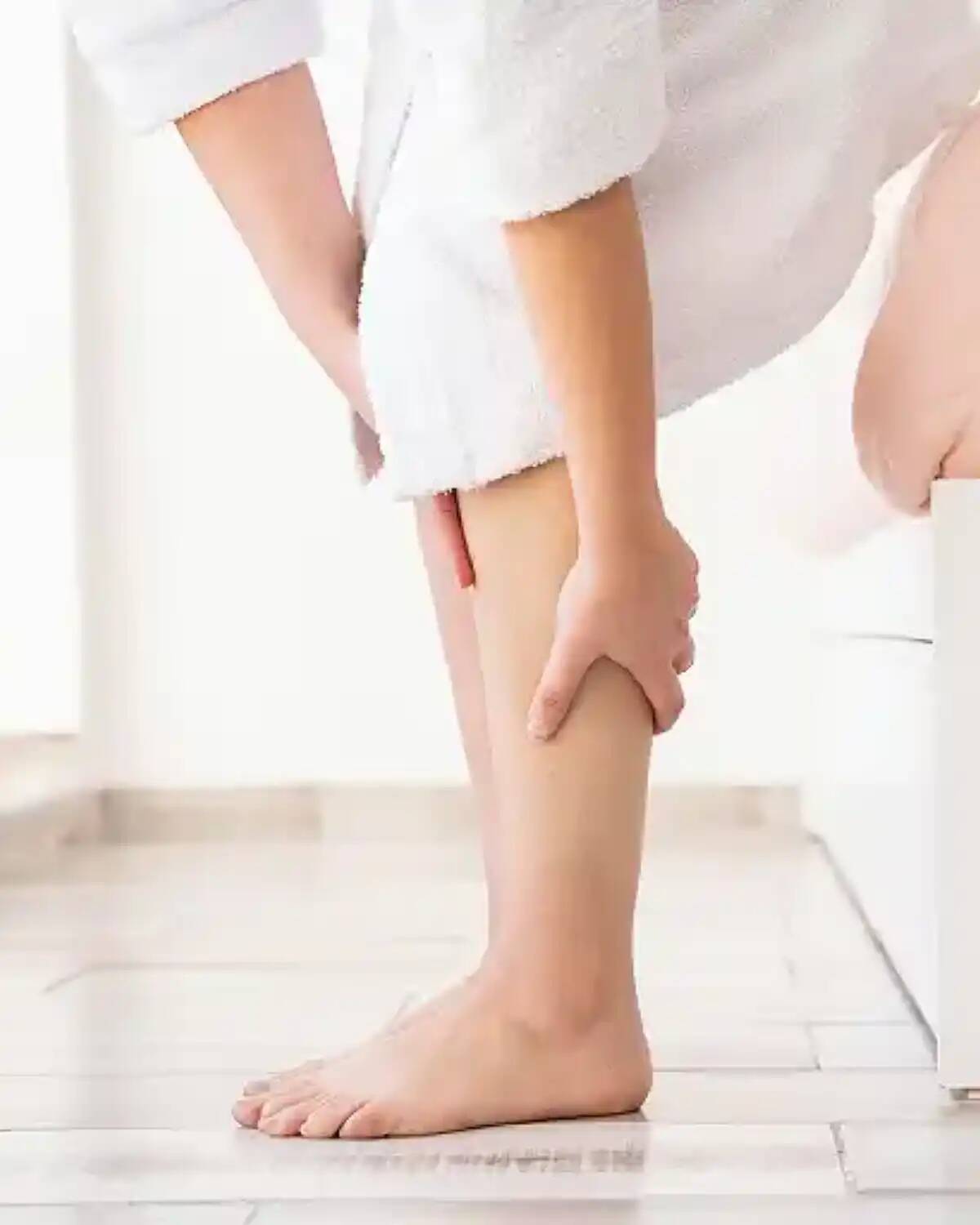Jambes lourdes : les signes associés à ne pas ignorer