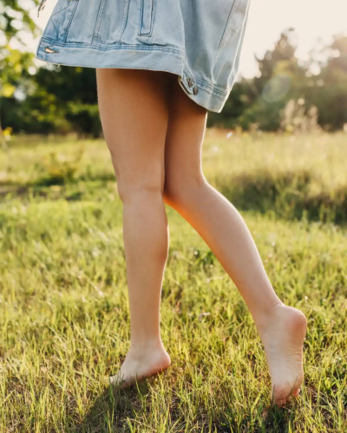 Quels gestes adopter au quotidien pour alléger les jambes ?